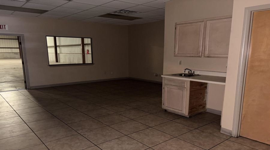 14401 Atlanta Dr, LAREDO, Texas 78045-0000, 1 Bedroom Bedrooms, 21 Rooms Rooms,3 BathroomsBathrooms,Commercial/industrial,For Rent,14401 Atlanta Dr,20263923