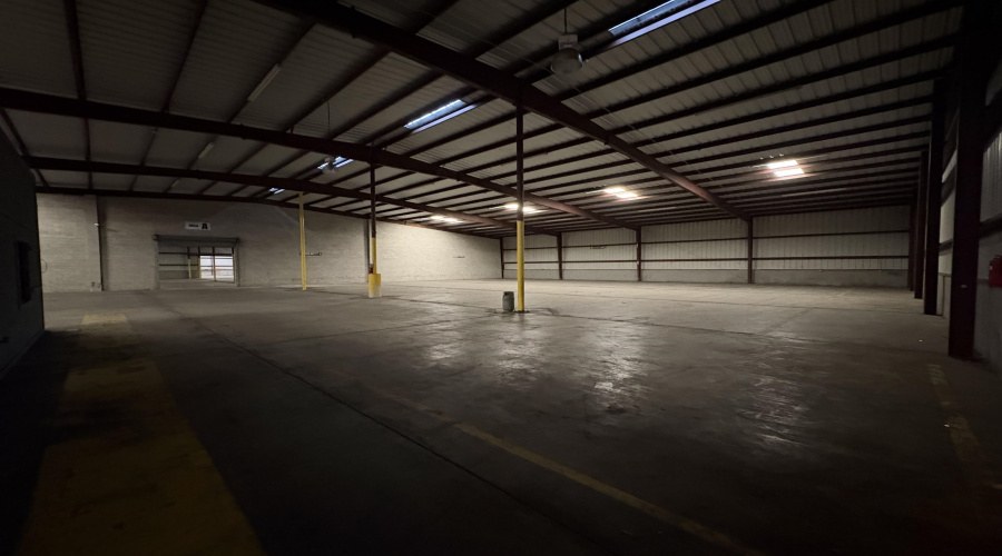 14401 Atlanta Dr, LAREDO, Texas 78045-0000, 1 Bedroom Bedrooms, 21 Rooms Rooms,3 BathroomsBathrooms,Commercial/industrial,For Rent,14401 Atlanta Dr,20263923