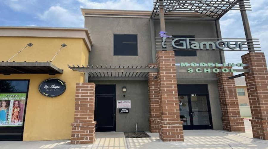 2715 E Del Mar Blvd, Laredo, Texas 78045, 1 Room Rooms,1 BathroomBathrooms,Commercial retail/office,For Rent,2715 E Del Mar Blvd,20263931