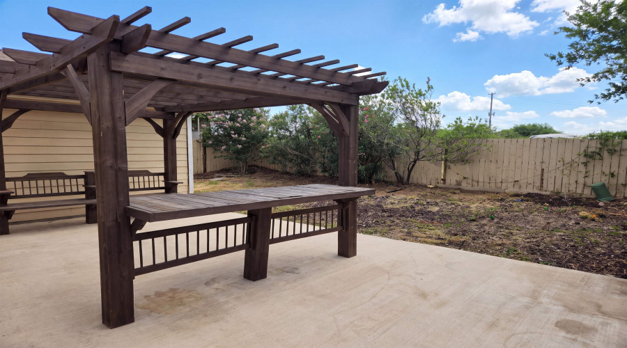 4517 Vanessita Crt, Laredo, Texas 78046-8839, 3 Bedrooms Bedrooms, 6 Rooms Rooms,2 BathroomsBathrooms,Residential,For Sale,4517 Vanessita Crt,20263926