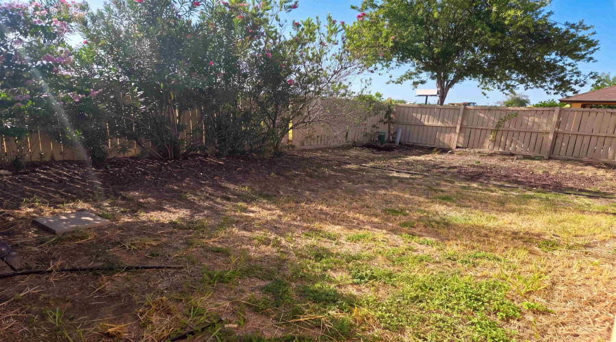 4517 Vanessita Crt, Laredo, Texas 78046-8839, 3 Bedrooms Bedrooms, 6 Rooms Rooms,2 BathroomsBathrooms,Residential,For Sale,4517 Vanessita Crt,20263926