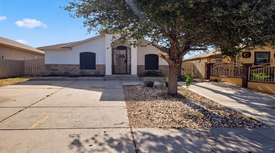 4517 Vanessita Crt, Laredo, Texas 78046-8839, 3 Bedrooms Bedrooms, 6 Rooms Rooms,2 BathroomsBathrooms,Residential,For Sale,4517 Vanessita Crt,20263926