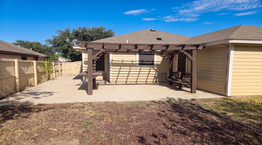 4517 Vanessita Crt, Laredo, Texas 78046-8839, 3 Bedrooms Bedrooms, 6 Rooms Rooms,2 BathroomsBathrooms,Residential,For Sale,4517 Vanessita Crt,20263926