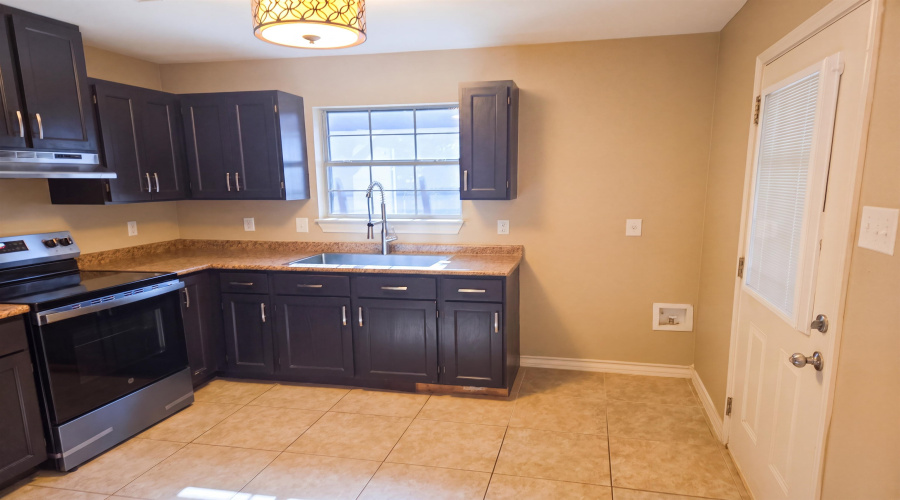 4517 Vanessita Crt, Laredo, Texas 78046-8839, 3 Bedrooms Bedrooms, 6 Rooms Rooms,2 BathroomsBathrooms,Residential,For Sale,4517 Vanessita Crt,20263926