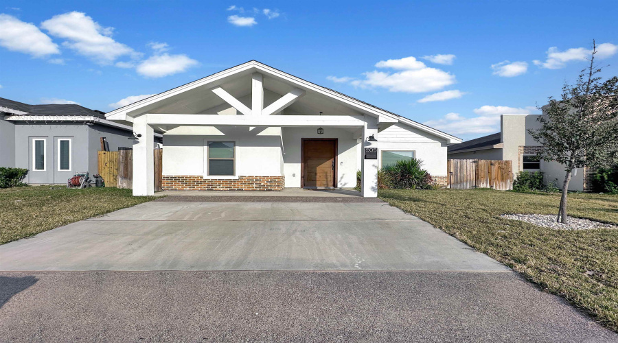 505 Cienega Lane, Laredo, Texas 78046, 3 Bedrooms Bedrooms, 6 Rooms Rooms,2 BathroomsBathrooms,Residential,For Sale,505 Cienega Lane,20260847
