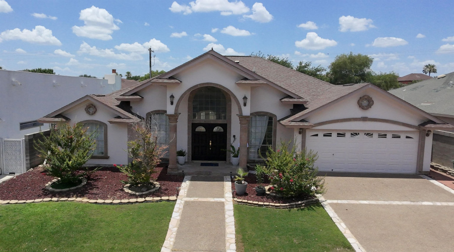 115 Yellowstone Lake Dr, Laredo, Texas 78041, 4 Bedrooms Bedrooms, 7 Rooms Rooms,3 BathroomsBathrooms,Residential,For Sale,115 Yellowstone Lake Dr,20261260