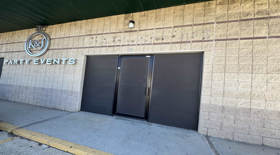 12520 Mines Rd, Laredo, Texas 78045, 1 Room Rooms,2 BathroomsBathrooms,Commercial retail/office,For Rent,12520 Mines Rd,20263945