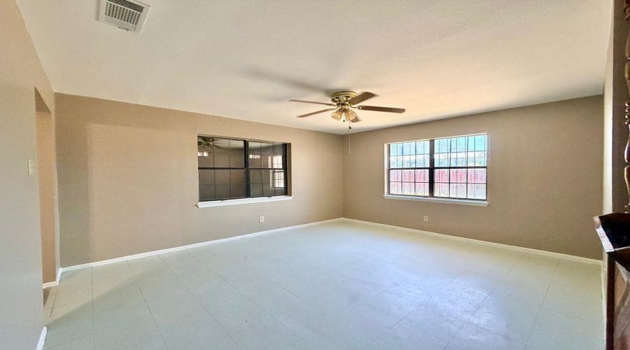 223 S Dakota St S, Laredo, Texas 78041, 3 Bedrooms Bedrooms, 7 Rooms Rooms,2 BathroomsBathrooms,Residential,For Rent,223 S Dakota St S,20263936