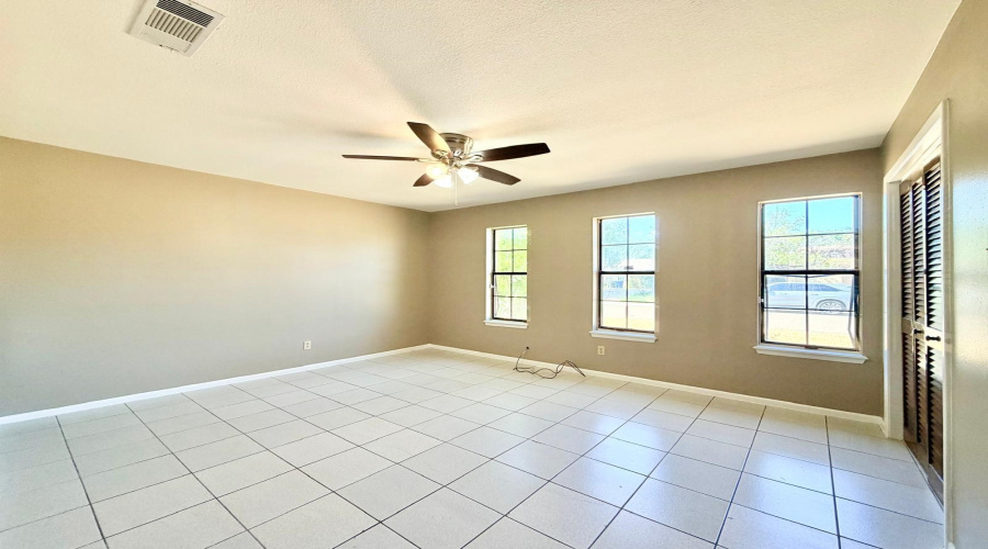 223 S Dakota St S, Laredo, Texas 78041, 3 Bedrooms Bedrooms, 7 Rooms Rooms,2 BathroomsBathrooms,Residential,For Rent,223 S Dakota St S,20263936