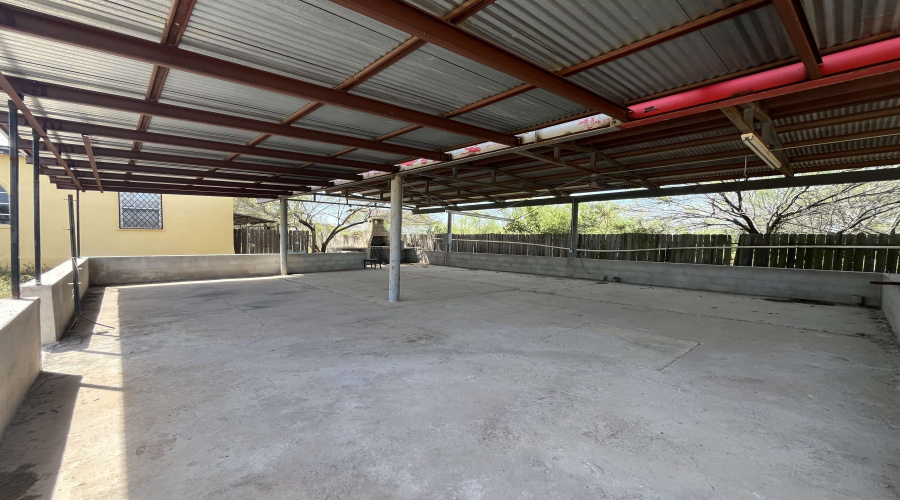 304 Camino Bolivar, Laredo, Texas 78043, 4 Bedrooms Bedrooms, 6 Rooms Rooms,3 BathroomsBathrooms,Residential,For Sale,304 Camino Bolivar,20263937