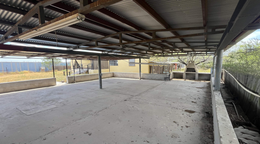 304 Camino Bolivar, Laredo, Texas 78043, 4 Bedrooms Bedrooms, 6 Rooms Rooms,3 BathroomsBathrooms,Residential,For Sale,304 Camino Bolivar,20263937