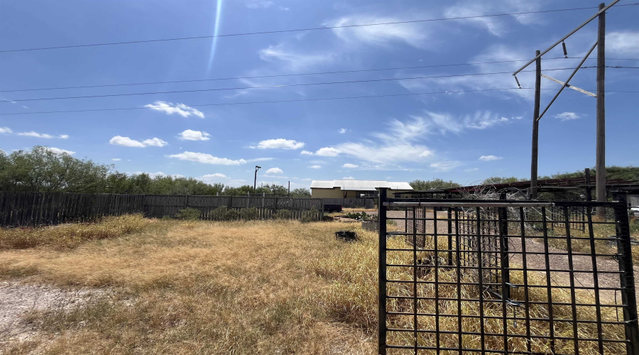 304 Camino Bolivar, Laredo, Texas 78043, 4 Bedrooms Bedrooms, 6 Rooms Rooms,3 BathroomsBathrooms,Residential,For Sale,304 Camino Bolivar,20263937