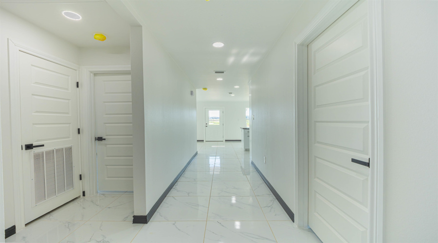 5059 Luna Grande Lp., Laredo, Texas 78046, 3 Bedrooms Bedrooms, 5 Rooms Rooms,2 BathroomsBathrooms,Residential,For Sale,5059 Luna Grande Lp.,20263938