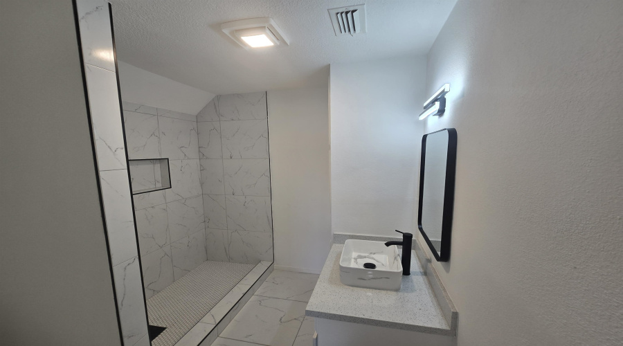 8606 Puerto Viejo, Laredo, Texas 78045-6225, 4 Bedrooms Bedrooms, 6 Rooms Rooms,2 BathroomsBathrooms,Residential,For Sale,8606 Puerto Viejo,20263941