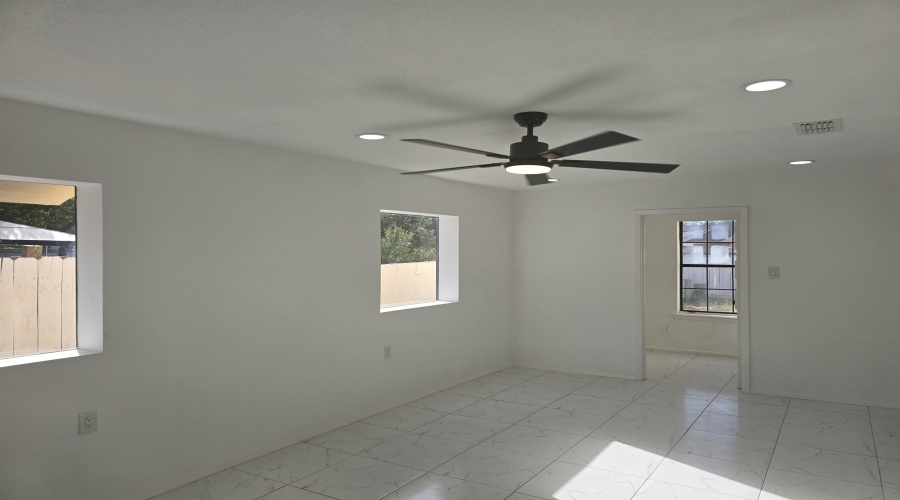 8606 Puerto Viejo, Laredo, Texas 78045-6225, 4 Bedrooms Bedrooms, 6 Rooms Rooms,2 BathroomsBathrooms,Residential,For Sale,8606 Puerto Viejo,20263941