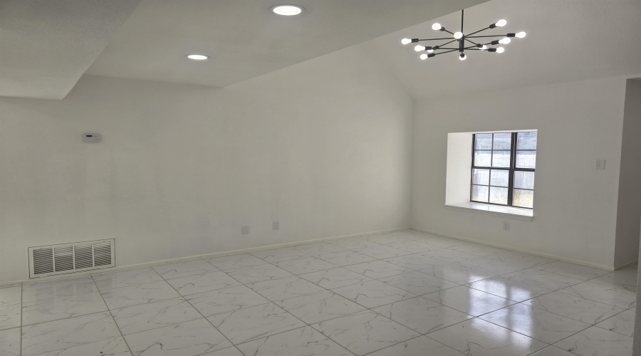 8606 Puerto Viejo, Laredo, Texas 78045-6225, 4 Bedrooms Bedrooms, 6 Rooms Rooms,2 BathroomsBathrooms,Residential,For Sale,8606 Puerto Viejo,20263941