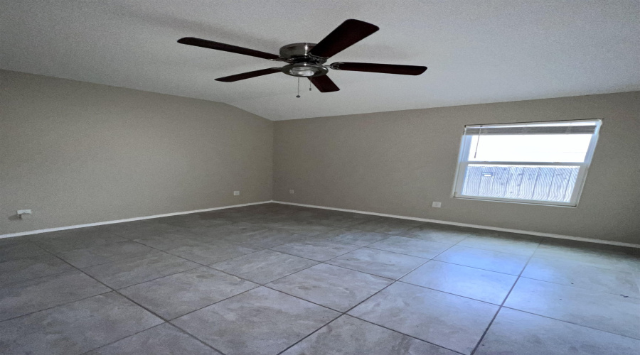 5310 Hacienda Ln, Laredo, Texas 78046, 3 Bedrooms Bedrooms, 5 Rooms Rooms,2 BathroomsBathrooms,Residential,For Rent,5310 Hacienda Ln,20263944
