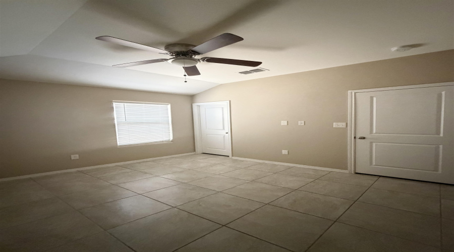 5310 Hacienda Ln, Laredo, Texas 78046, 3 Bedrooms Bedrooms, 5 Rooms Rooms,2 BathroomsBathrooms,Residential,For Rent,5310 Hacienda Ln,20263944