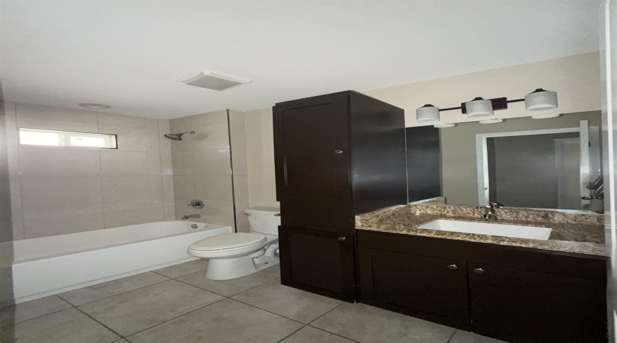 5310 Hacienda Ln, Laredo, Texas 78046, 3 Bedrooms Bedrooms, 5 Rooms Rooms,2 BathroomsBathrooms,Residential,For Rent,5310 Hacienda Ln,20263944