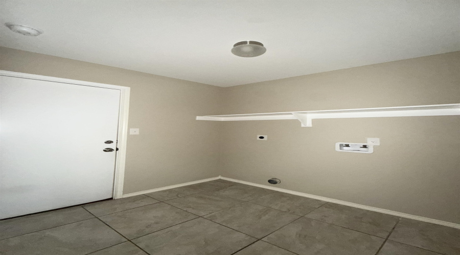 5310 Hacienda Ln, Laredo, Texas 78046, 3 Bedrooms Bedrooms, 5 Rooms Rooms,2 BathroomsBathrooms,Residential,For Rent,5310 Hacienda Ln,20263944