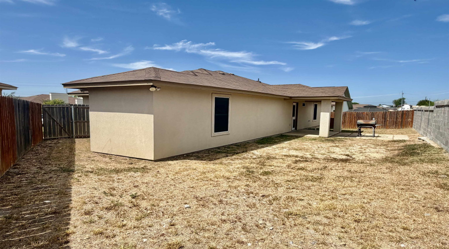 5310 Hacienda Ln, Laredo, Texas 78046, 3 Bedrooms Bedrooms, 5 Rooms Rooms,2 BathroomsBathrooms,Residential,For Rent,5310 Hacienda Ln,20263944