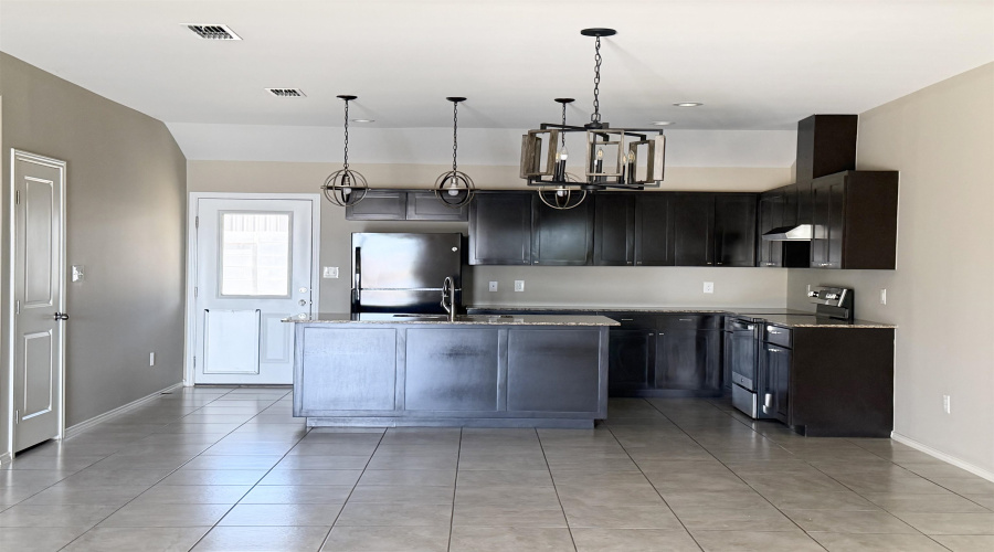 5310 Hacienda Ln, Laredo, Texas 78046, 3 Bedrooms Bedrooms, 5 Rooms Rooms,2 BathroomsBathrooms,Residential,For Rent,5310 Hacienda Ln,20263944