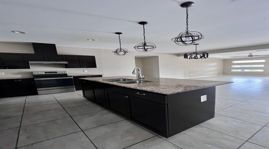 5310 Hacienda Ln, Laredo, Texas 78046, 3 Bedrooms Bedrooms, 5 Rooms Rooms,2 BathroomsBathrooms,Residential,For Rent,5310 Hacienda Ln,20263944