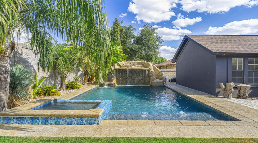 707 Ruby Rd, Laredo, Texas 78045-6351, 3 Bedrooms Bedrooms, 4 Rooms Rooms,2 BathroomsBathrooms,Residential,For Sale,707 Ruby Rd,20263948