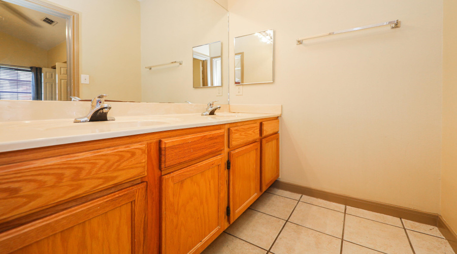 2445 Monarch Dr, LAREDO, Texas 78045, 4 Bedrooms Bedrooms, 8 Rooms Rooms,2 BathroomsBathrooms,Residential,For Sale,2445 Monarch Dr,20263949