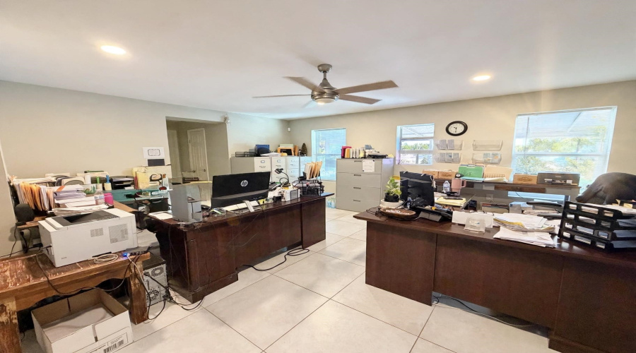 8221 San Dario Ave, Laredo, Texas 78045, 1 Bedroom Bedrooms, 51 Rooms Rooms,4 BathroomsBathrooms,Commercial/industrial,For Sale,8221 San Dario Ave,20263947
