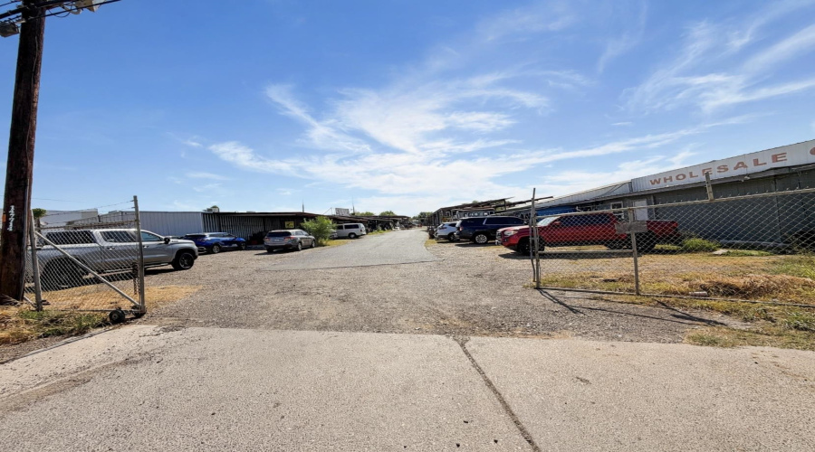 8221 San Dario Ave, Laredo, Texas 78045, 1 Bedroom Bedrooms, 51 Rooms Rooms,4 BathroomsBathrooms,Commercial/industrial,For Sale,8221 San Dario Ave,20263947