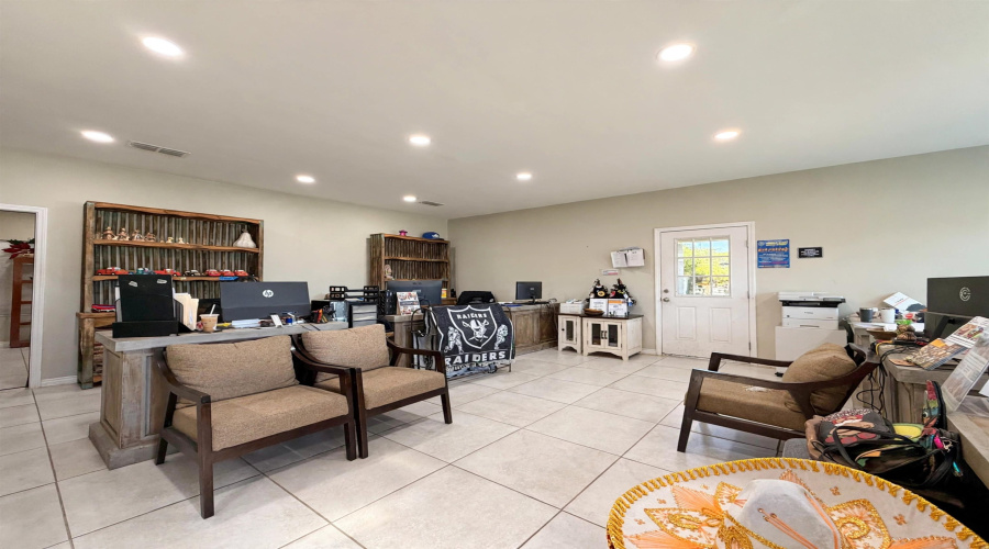 8221 San Dario Ave, Laredo, Texas 78045, 1 Bedroom Bedrooms, 51 Rooms Rooms,4 BathroomsBathrooms,Commercial/industrial,For Sale,8221 San Dario Ave,20263947