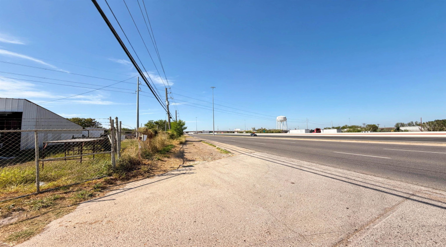 8221 San Dario Ave, Laredo, Texas 78045, 1 Bedroom Bedrooms, 51 Rooms Rooms,4 BathroomsBathrooms,Commercial/industrial,For Sale,8221 San Dario Ave,20263947
