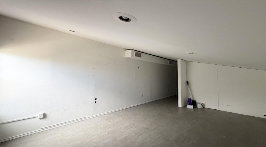 408 Shiloh Dr, Laredo, Texas 78045, 6 Rooms Rooms,2 BathroomsBathrooms,Commercial retail/office,For Rent,408 Shiloh Dr,20263954
