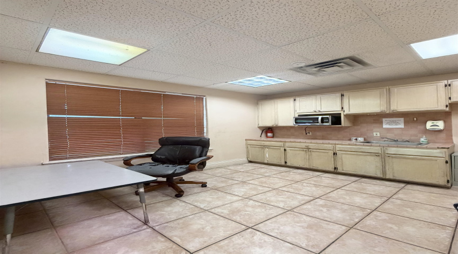408 Shiloh Dr, Laredo, Texas 78045, 6 Rooms Rooms,2 BathroomsBathrooms,Commercial retail/office,For Rent,408 Shiloh Dr,20263954