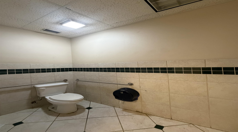 408 Shiloh Dr, Laredo, Texas 78045, 6 Rooms Rooms,2 BathroomsBathrooms,Commercial retail/office,For Rent,408 Shiloh Dr,20263954