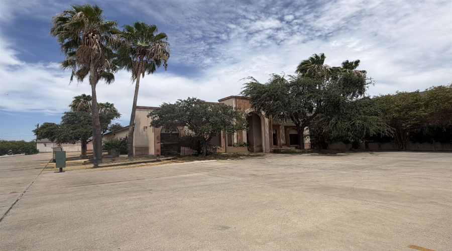 408 Shiloh Dr, Laredo, Texas 78045, 6 Rooms Rooms,2 BathroomsBathrooms,Commercial retail/office,For Rent,408 Shiloh Dr,20263954