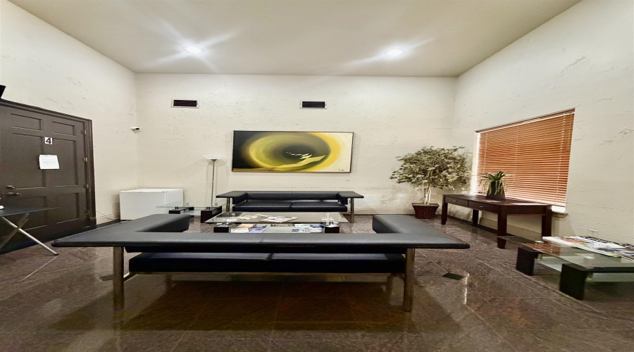 408 Shiloh Dr, Laredo, Texas 78045, 6 Rooms Rooms,2 BathroomsBathrooms,Commercial retail/office,For Rent,408 Shiloh Dr,20263954