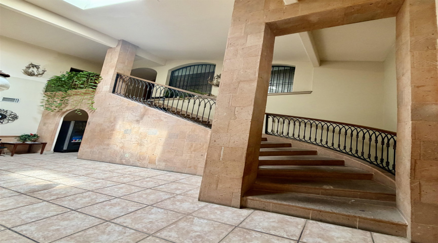 408 Shiloh Dr, Laredo, Texas 78045, 6 Rooms Rooms,2 BathroomsBathrooms,Commercial retail/office,For Rent,408 Shiloh Dr,20263954