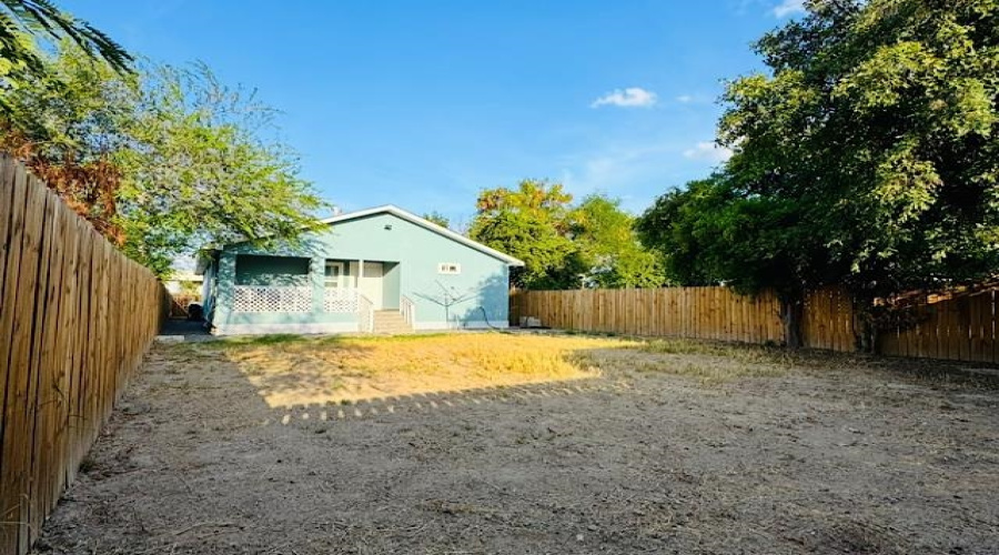 1218 Sanders Ave, Laredo, Texas 78040, 3 Bedrooms Bedrooms, 5 Rooms Rooms,2 BathroomsBathrooms,Residential,For Sale,1218 Sanders Ave,20263950