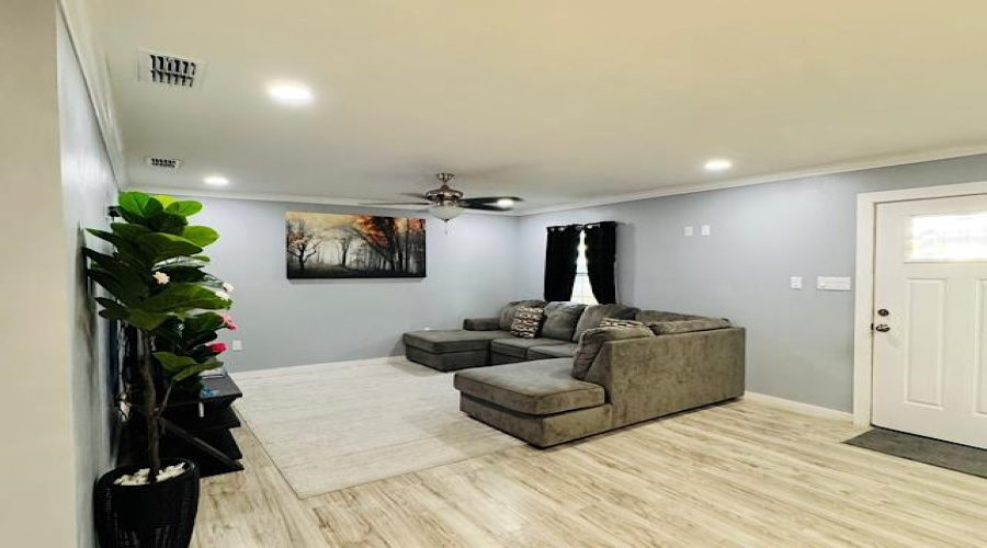 1218 Sanders Ave, Laredo, Texas 78040, 3 Bedrooms Bedrooms, 5 Rooms Rooms,2 BathroomsBathrooms,Residential,For Sale,1218 Sanders Ave,20263950