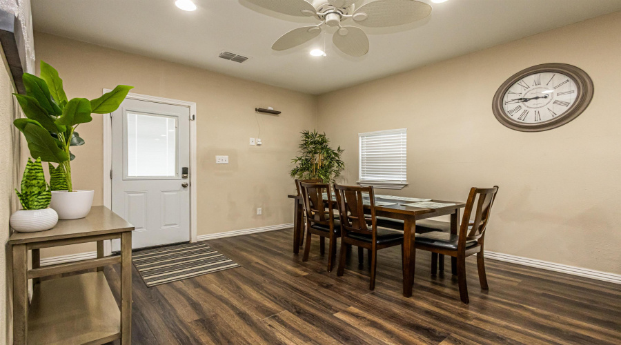 1202 N Center, San Antonio, Texas 78202, 4 Bedrooms Bedrooms, 7 Rooms Rooms,3 BathroomsBathrooms,Residential,For Sale,1202 N Center,20263951