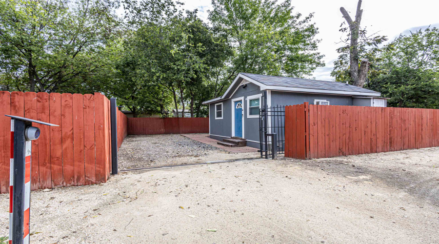 1202 N Center, San Antonio, Texas 78202, 4 Bedrooms Bedrooms, 7 Rooms Rooms,3 BathroomsBathrooms,Residential,For Sale,1202 N Center,20263951