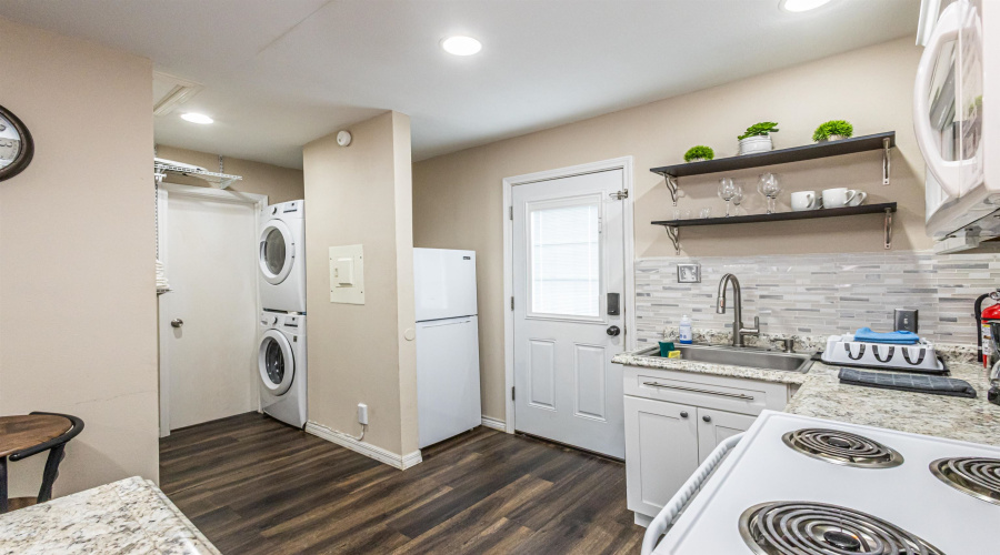 1202 N Center, San Antonio, Texas 78202, 4 Bedrooms Bedrooms, 7 Rooms Rooms,3 BathroomsBathrooms,Residential,For Sale,1202 N Center,20263951