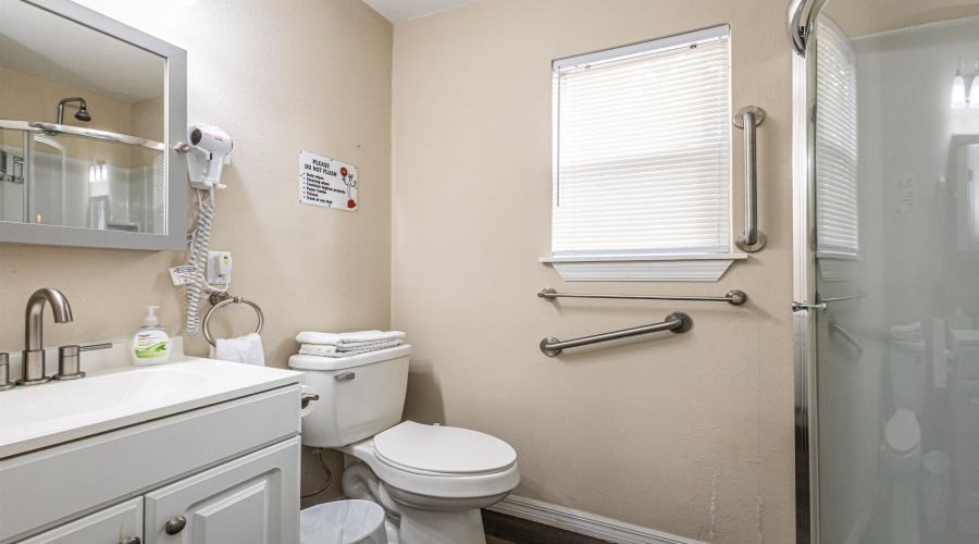 1202 N Center, San Antonio, Texas 78202, 4 Bedrooms Bedrooms, 7 Rooms Rooms,3 BathroomsBathrooms,Residential,For Sale,1202 N Center,20263951