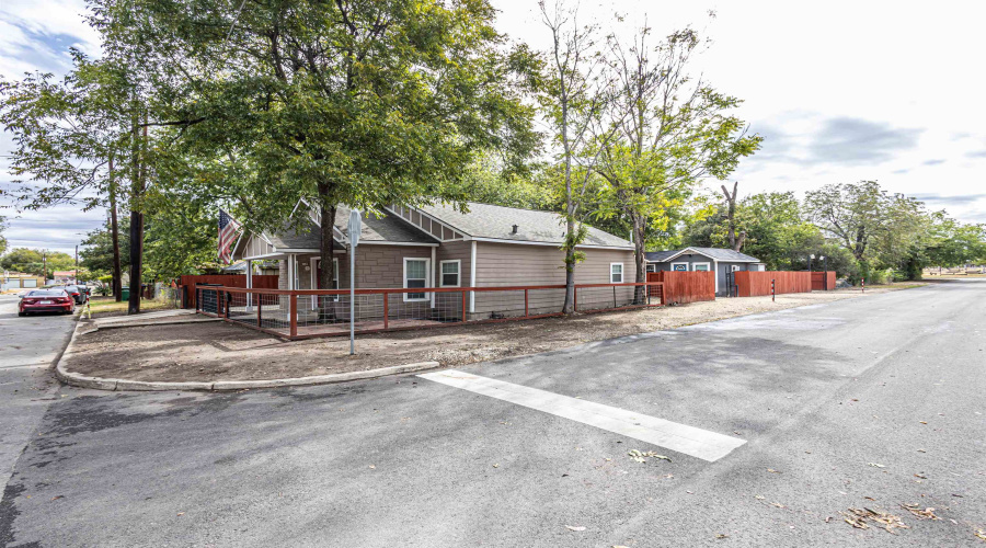 1202 N Center, San Antonio, Texas 78202, 4 Bedrooms Bedrooms, 7 Rooms Rooms,3 BathroomsBathrooms,Residential,For Sale,1202 N Center,20263951
