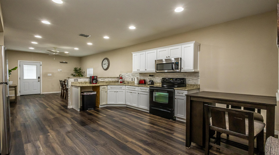 1202 N Center, San Antonio, Texas 78202, 4 Bedrooms Bedrooms, 7 Rooms Rooms,3 BathroomsBathrooms,Residential,For Sale,1202 N Center,20263951
