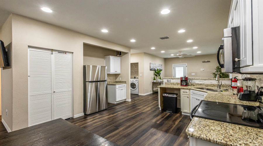 1202 N Center, San Antonio, Texas 78202, 4 Bedrooms Bedrooms, 7 Rooms Rooms,3 BathroomsBathrooms,Residential,For Sale,1202 N Center,20263951