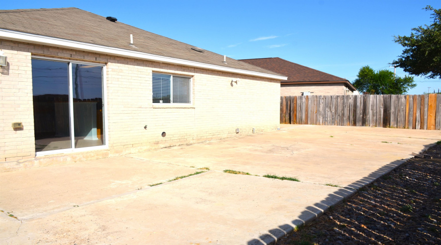 520 Gandara Dr, Laredo, Texas 78043, 3 Bedrooms Bedrooms, 5 Rooms Rooms,2 BathroomsBathrooms,Residential,For Sale,520 Gandara Dr,20263953
