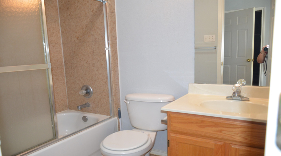 520 Gandara Dr, Laredo, Texas 78043, 3 Bedrooms Bedrooms, 5 Rooms Rooms,2 BathroomsBathrooms,Residential,For Sale,520 Gandara Dr,20263953